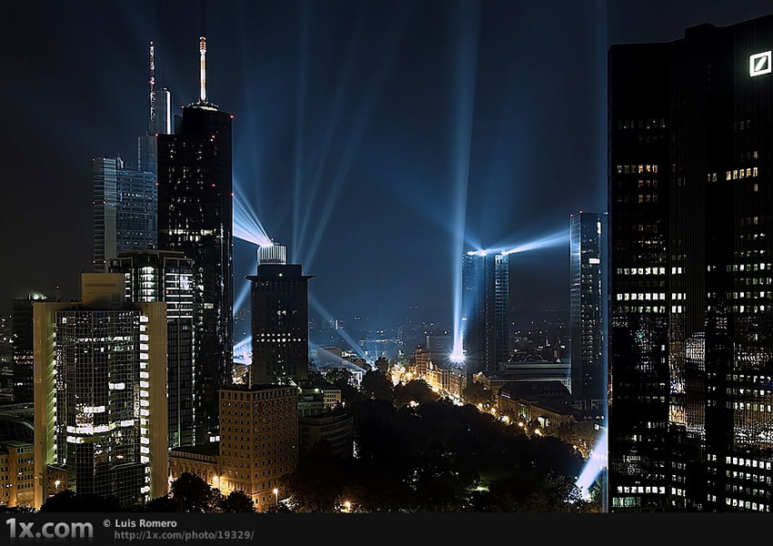 <i>Skyarena <a href='http://wangyeba.net/'>by Luis Romero</a></i>